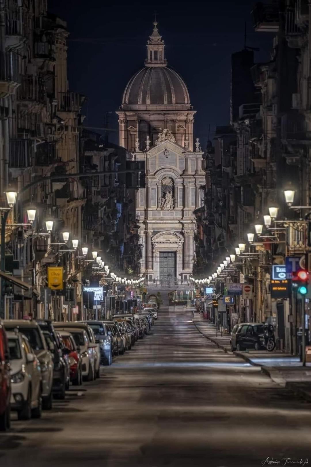 Lorenzo'S House Catania City Centre - Comfortable Large Apartment With 2 Bedrooms And 2 Baths, Close To Trains, Metro And Bus Station Esterno foto