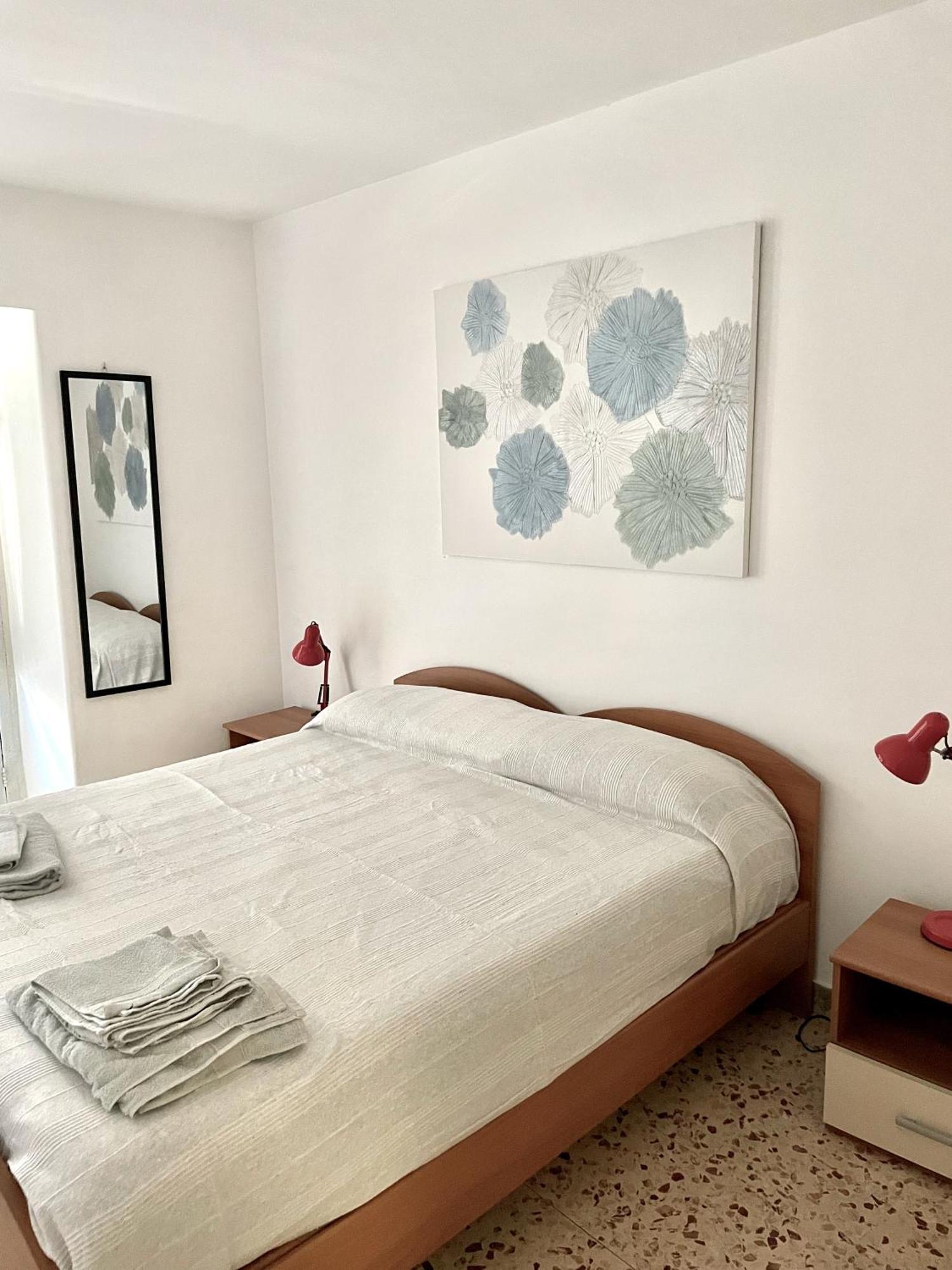 Lorenzo'S House Catania City Centre - Comfortable Large Apartment With 2 Bedrooms And 2 Baths, Close To Trains, Metro And Bus Station Esterno foto